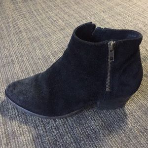 Aldo black ankle booties size 7